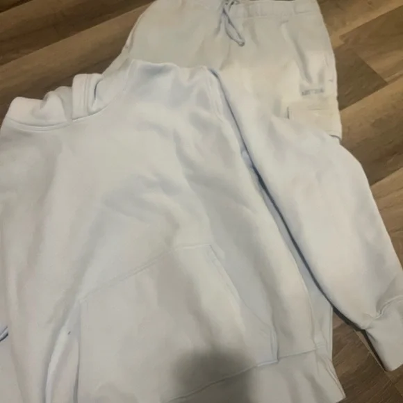 Aritzia sets - Picture 6 of 7